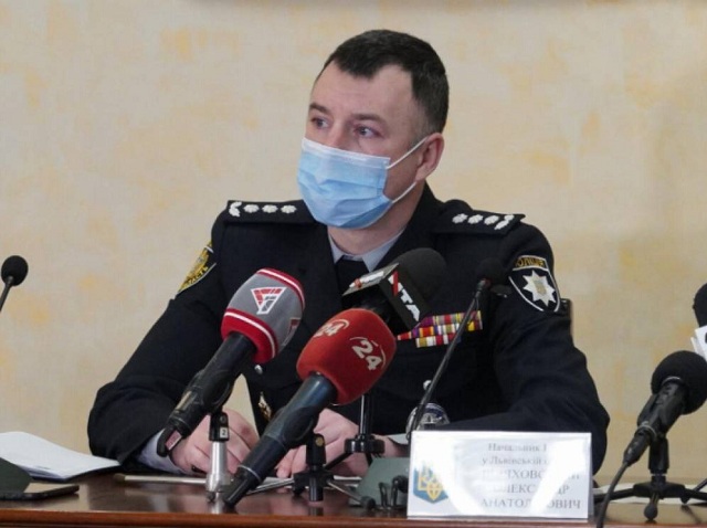 Начальник полиции Львовской области пользуется двумя авто, оформленными на третьих лиц