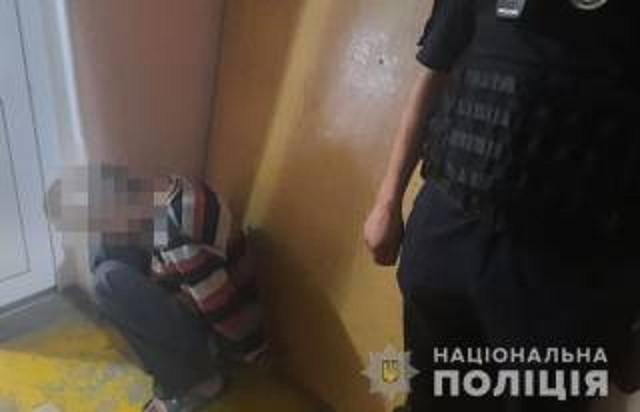 В Луцке мужчина зарубил жену и дочь