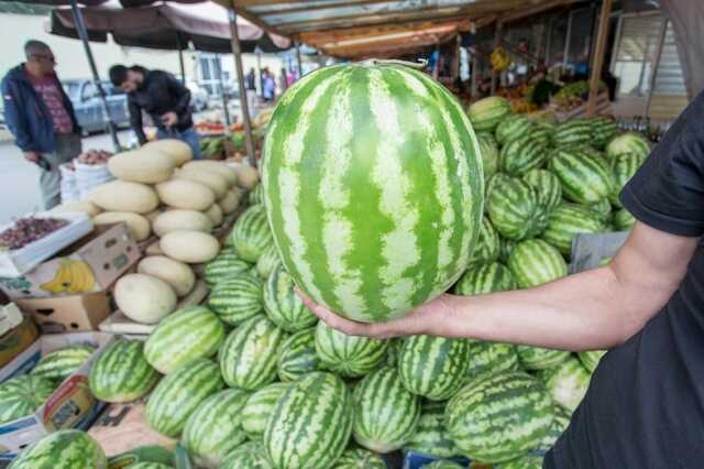 Петербуржцы украли у продавца дыни и арбузы, пока его оформляла полиция