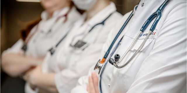 В Томске сотрудница больницы уничтожала вакцину от COVID, внося ложные данные о прививках