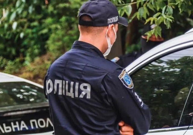 В Днепре во время погони с копами из авто выпала женщина