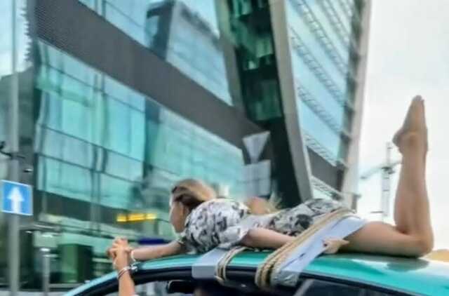 Блогер привязал девушку к крыше Bentley и прокатился на фоне «Москва-Сити»