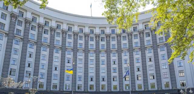 Мужчина зашел в здание Кабмина с гранатой и угрожает ее взорвать