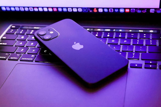 «Apple отступает от приватности, чтобы сделать возможным 1984 год»