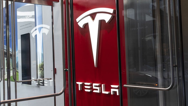 Бывший сотрудник Tesla получит $1 млн за оскорбление на расовой почве