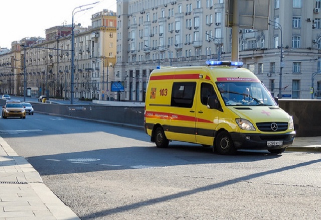 Сына египетского дипломата в Москве чуть не придавил огромный телевизор
