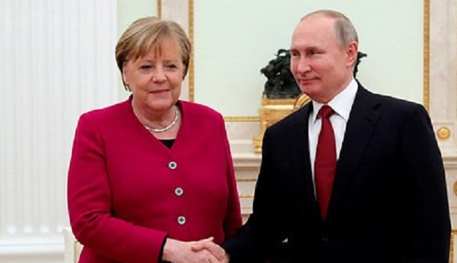 В Кремле подтвердили переговоры Путина и Меркель