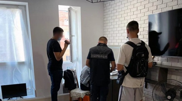 В Киеве преподаватель обманула женщину на 600 тыс. грн