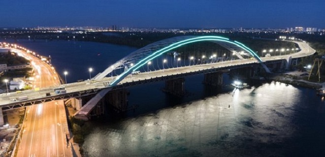 На строительстве Подольского моста в Киеве украли 4,5 млн гривен