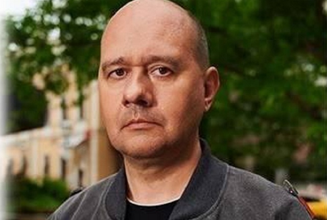 Олег Леонов принёс в Москомнаследие камень разрушенного исторического здания
