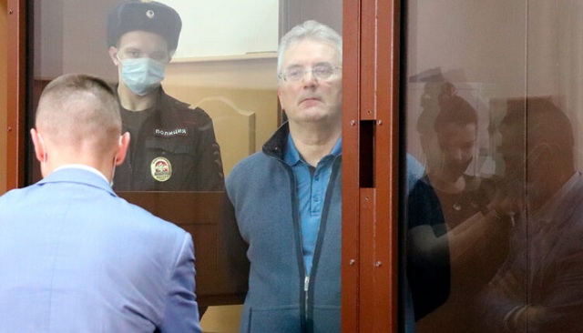 Суд оставил обвиняемого в коррупции экс-губернатора Пензенской области под арестом