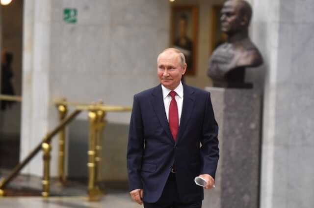 Путин заявил, что семьи с детьми в России нужно поддерживать до окончания школы