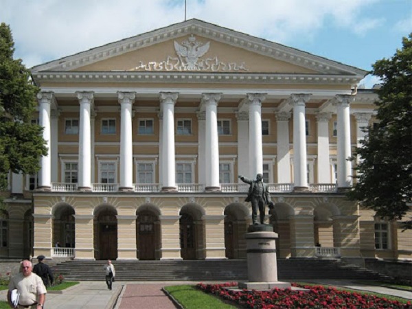 Петербургских чиновников проверят на сифилис за счет бюджета