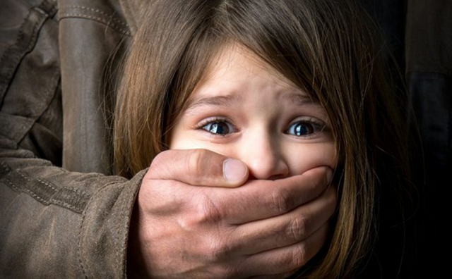 Пьяный уголовник похитил 11-летнюю девочку и пытался изнасиловать