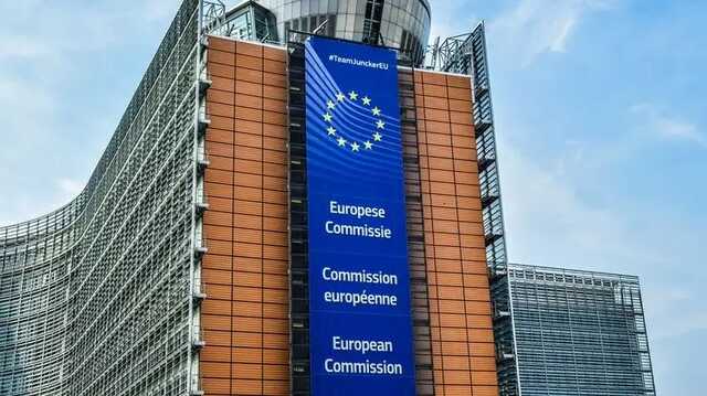 Еврокомиссия просит ввести финансовые санкции против Польши из-за назначения судов в стране