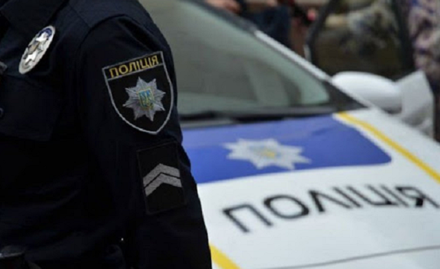 Полицейские украли мусорную корзину на мойке самообслуживания в Константиновке