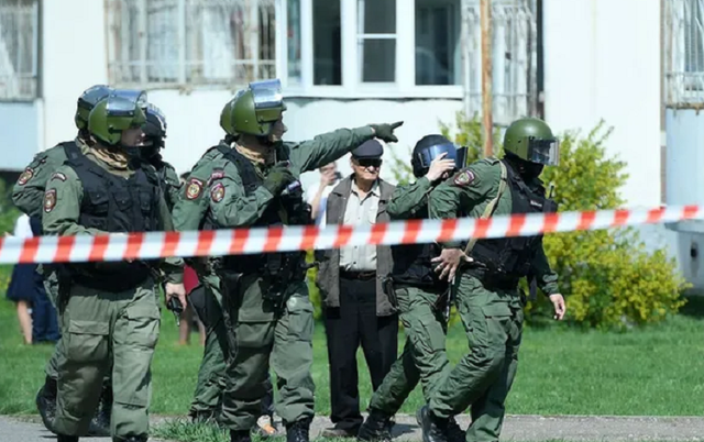 Силовики открыли ответный огонь: момент нейтрализации стрелка в Перми попал на видео