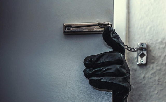 Воры попали в квартиру 27-летнего сотрудника «Газпрома» и ушли миллионерами
