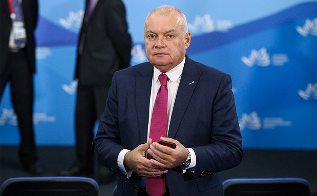 Поборовший COVID-19 российский телеведущий Киселев раскритиковал противников вакцин