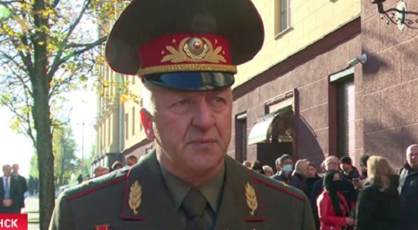 Экс-глава белорусского Генштаба призвал «мочить в сортире» противников власти