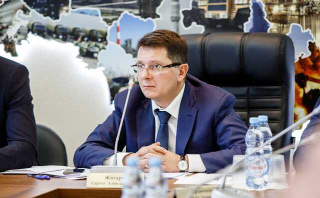 «Жириновский бегает по АП с чемоданом денег»