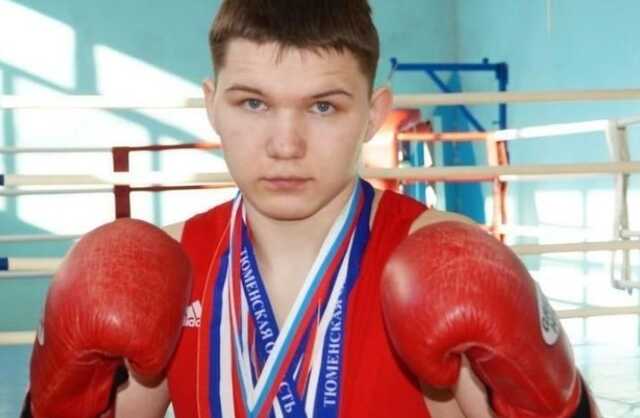 Тюменский боксер Илья Медведев убил напавшего на него дикого медведя