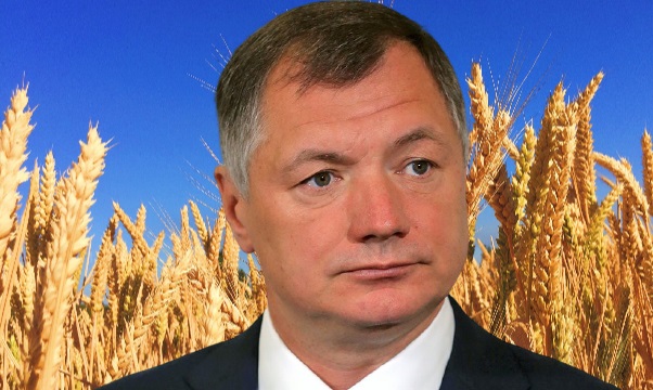 И кормят, и доят