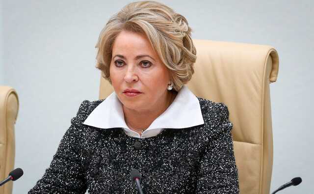 Матвиенко посетовала на недостаток цветов и попытку изъять пироги на женском форуме