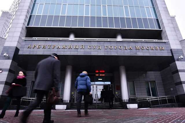 "Заходил в кабинет и показывал листок, где было записано нужное решение"
