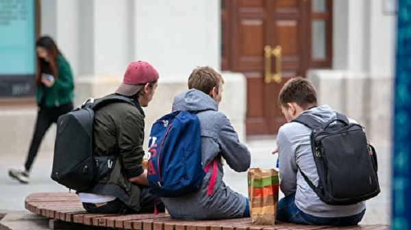 В Хабаровском крае подростки жесткого избили школьника на камеру