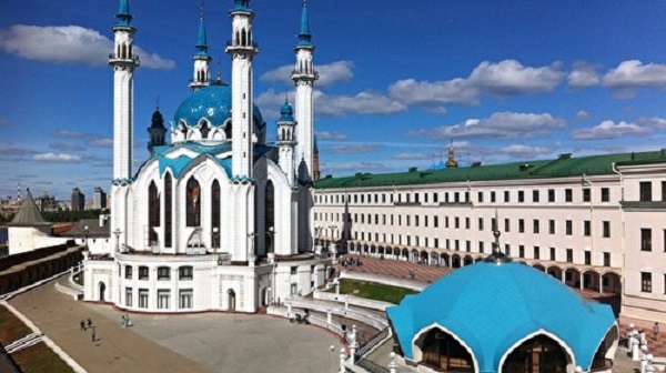 В Казани блогерша покрутила попой на фоне мечети, чем вызвала негодование пользователей