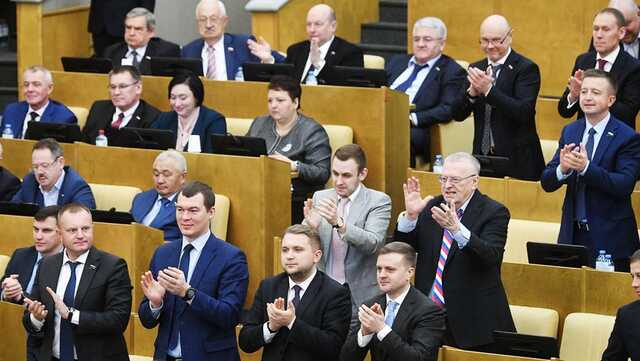 Левада: 56% россиян считают, что власти озабочены только своим материальным благополучием