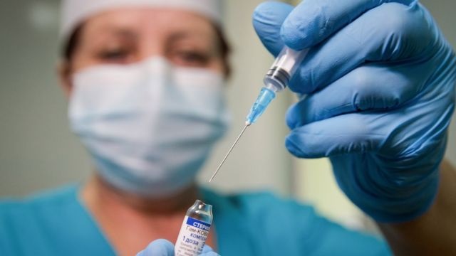 Роспотребнадзор: петербуржцы без работы отвечают за обязательную вакцинацию «перед собой»