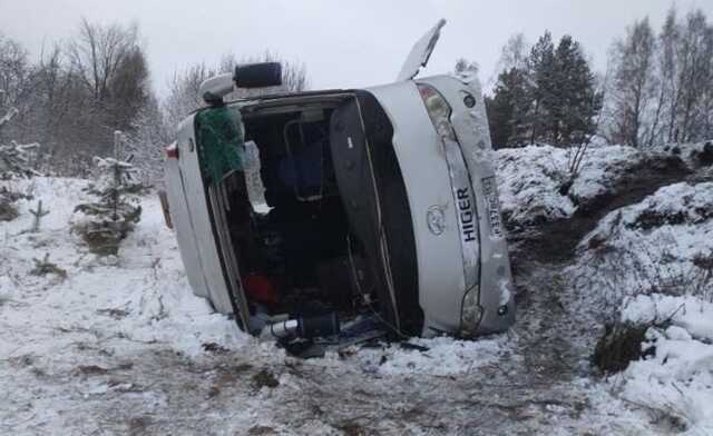 Пассажирский автобус перевернулся в Нижегородской области. Пострадали 13 человек