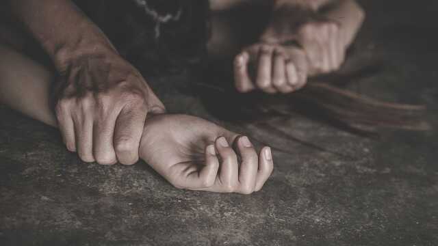 Алтайский депутат обвинен в изнасиловании 14-летней племянницы своей супруги
