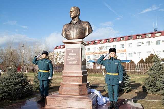 В Калмыкии установили памятник экс-главе МЧС Евгению Зиничеву
