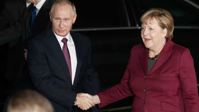 Путин обратился к Меркель на «ты»