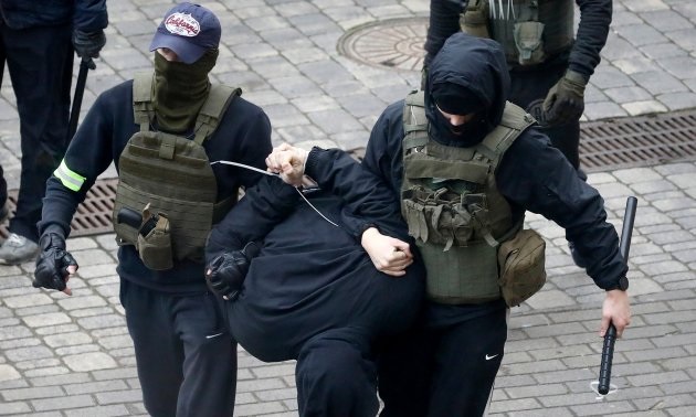 Спецназ разгромил офис мошенников-«электриков» в российском городе