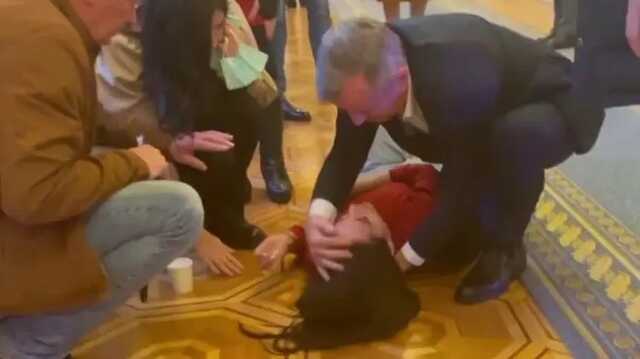 В Раде упала без сознания помощница Арахамии