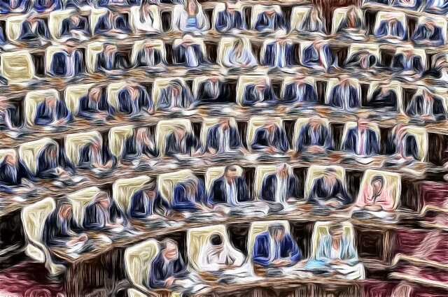 Чиновники готовят революцию: никаких ограничений на коррупцию