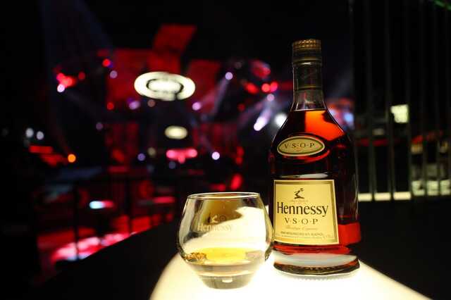 Житель Сызрани зарабатывал на поддельном Hennessy и получил два года условно