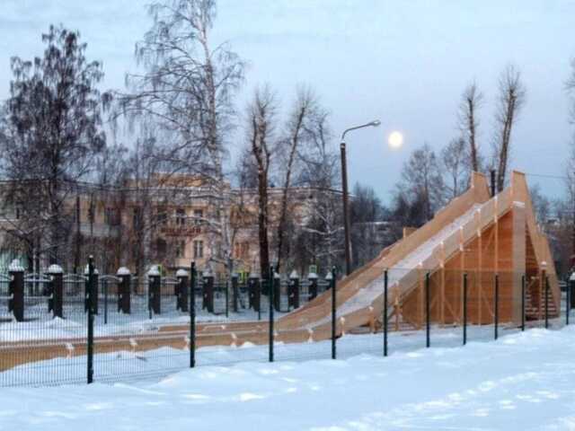 В Северодвинске установили деревянную горку за 6 млн рублей