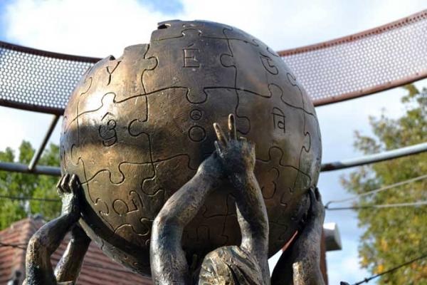 Американцы из Wikimedia Foundation воюют с «барыгами» из украинской Wikipedia
