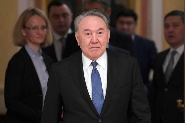 СМИ: Назарбаев и его дочери покинули Казахстан