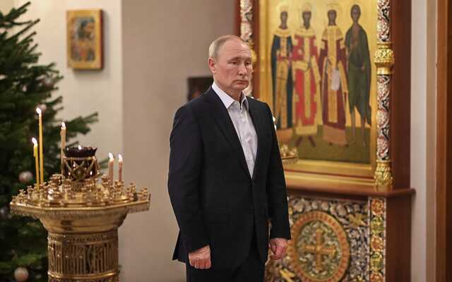 Песков объяснил нахождение Путина в храме в Рождество без других прихожан