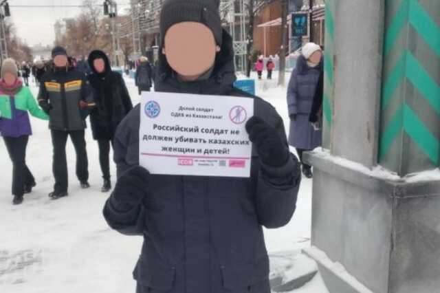 В Челябинске активиста вызвали в полицию после расклейки листовок о Казахстане