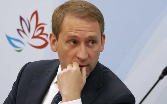 Министр природы Александр Козлов поддерживает крупные проекты, настраивая против себя правительство