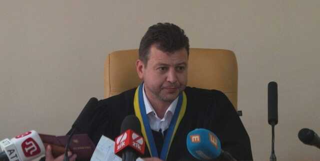 СМИ: судье, рассматривающему меру пресечения Порошенко, стало плохо