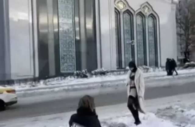 В Москве возбудили уголовное дело из-за откровенной фотосессии у мечети