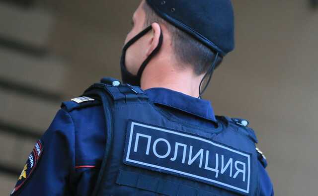 Полицейские избили журналиста за просьбу показать документы